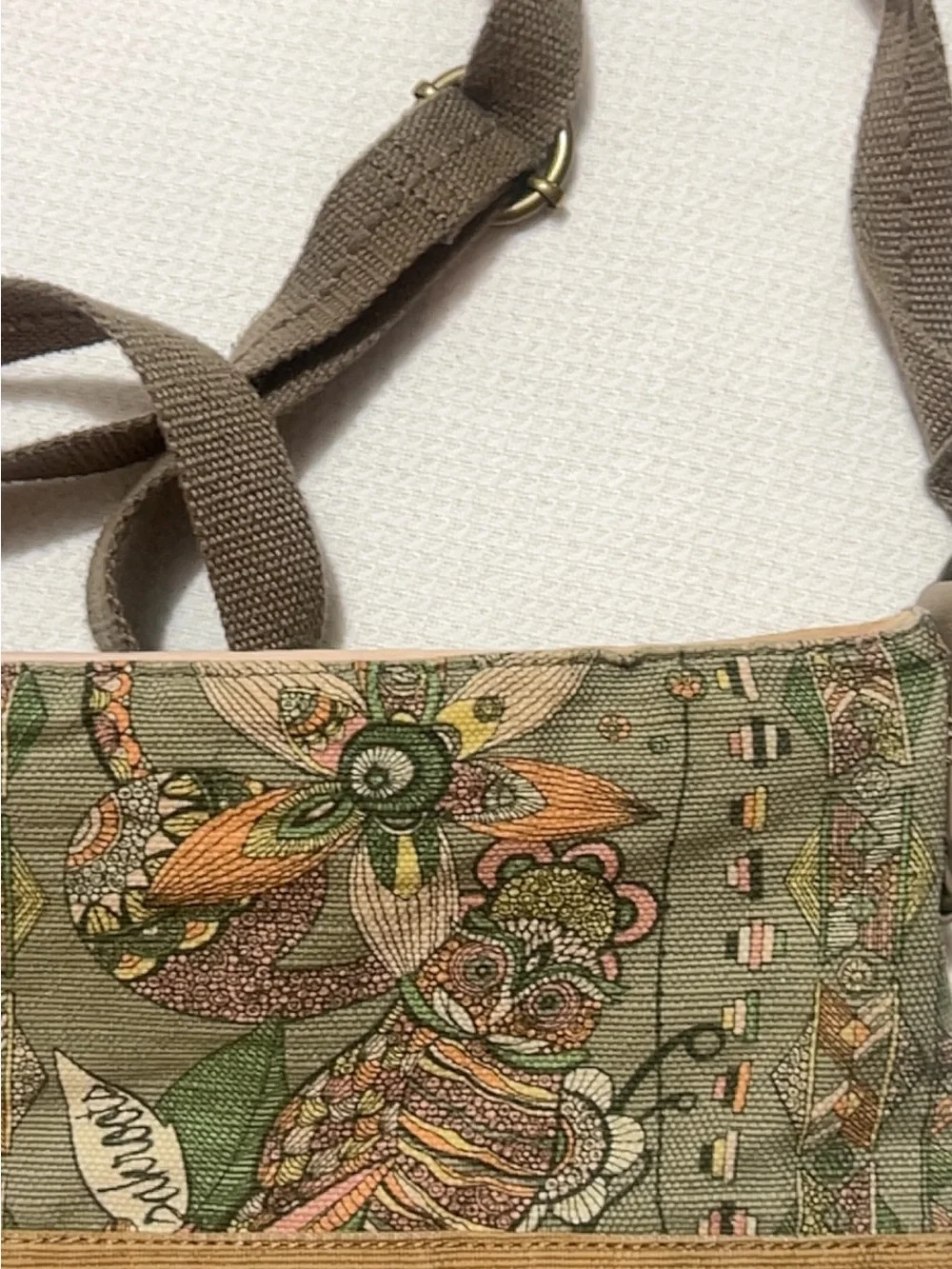 Sakroots - Artist Circle Soft
Crossbody Bag with
Adjustable Strap - OS - Picture 9 of 16